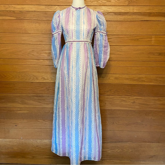 Vintage Dresses & Skirts - Vintage 1970s Lorrie Deb blue and purple flocked floral long sleeve dress